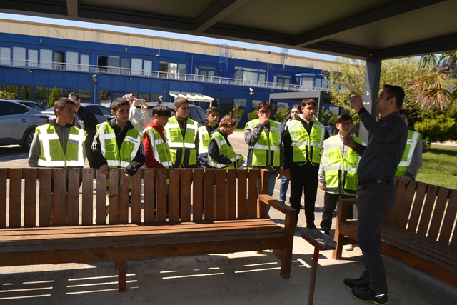 PARİS ORTAOKULU ÖĞRENCİLERİ SUNPARADiSE FABRİKASINI GEZDİ 