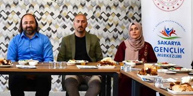 Akyazı Gençlik Merkezi arı kovanı gibi 