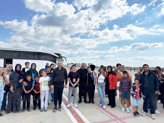 İş insanı otobüs tahsis etti Kuzuluklular Teknofest ziyareti yaptı 