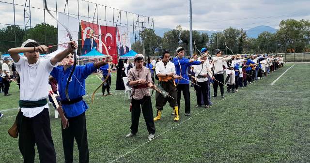 OKÇULAR  HEDEFLERİ AKYAZI’DA  VURDULAR  