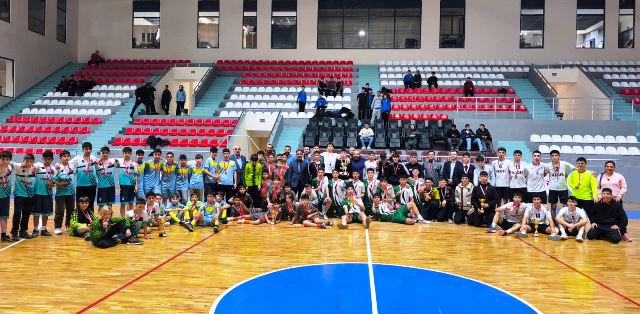 Futsal maçları ödüllerle son buldu  