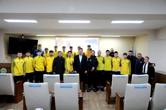 Şampiyon U-18 ler Belediyede 