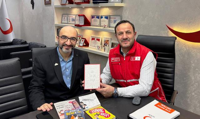 Yazar Süleyman Dilmen Kızılay Akyazı Şubesini ziyaret etti