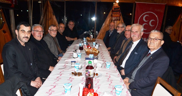 AKYAZI MHP AİLESİ İFTARDA BULUŞTU  