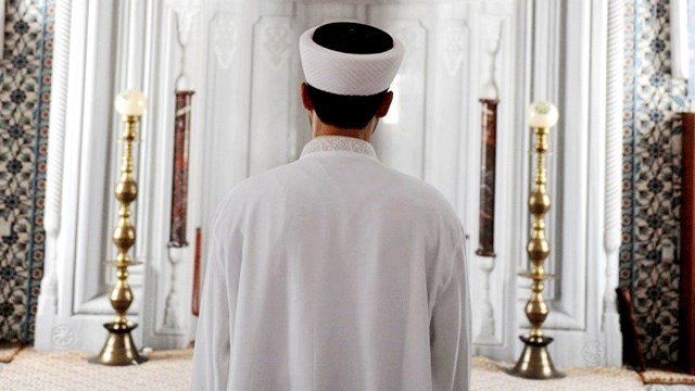 AKYAZI’DAKİ SAHTE DİPLOMALI İMAMLAR GÖRVDEN ALINDI YERİNE ATAMALAR YAPILDIĞI ÖĞRENİLDİ  
