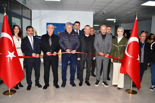 KONURALP ANADOLU LİSESİNDE ROMAN KAHRAMANLARI ETKİNLİĞİ 