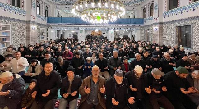 AKYAZI’DA BERAT KANDİLİ COŞKUSU 