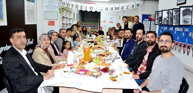 KABAKULAK İLK VE ORTAOKULU KADROSU BİRLİKTE İFTAR AÇTI 