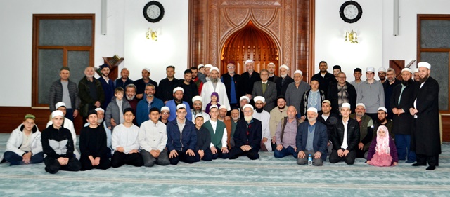 AKYAZI DARUL KURRA CAMİİNDE KADİR GECESİ COŞKUSU  