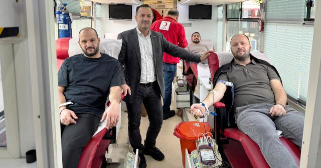 AKYAZI’DA SAĞLIK SOKAĞINA YOĞUN İLGİ: 84 ÜNİTE KAN BAĞIŞI TOPLANDI