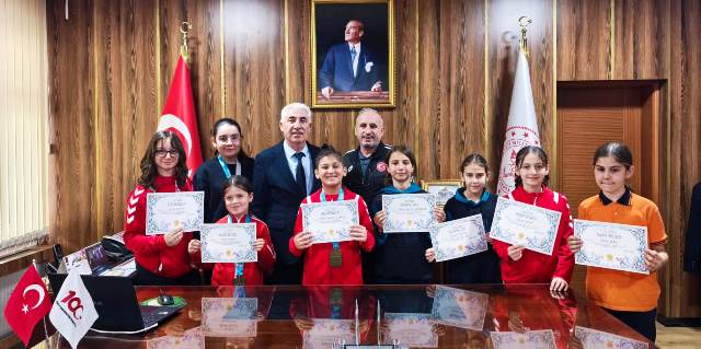 Akyazı’da zeka oyunları turnuvası Tamamlandı Dereceye girenler ödüllerini aldı 