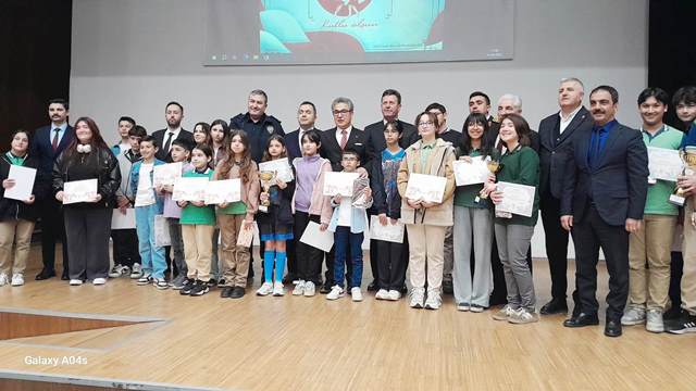 23 NİSAN ULUSAL EGEMENLİK VE ÇOCUK BAYRAMI İÇİN DÜZENLENEN YARIŞMALARDA DERECE ALAN ÖĞRENCİLER ÖDÜLLERİNİ ALDILAR