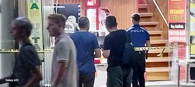 ÇARŞI İÇİNDE BIÇAKLI KAVGA 1 AĞIR YARALI VAR