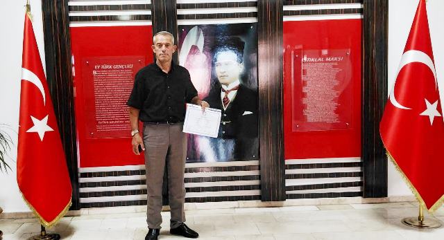 Muhtar Ali Aydın Mazbatasını Aldı