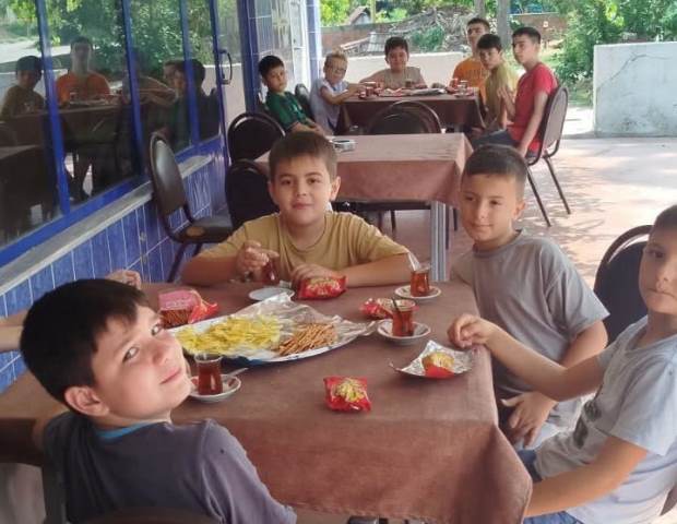 Kuran Kursu çocuklarının çay keyfi