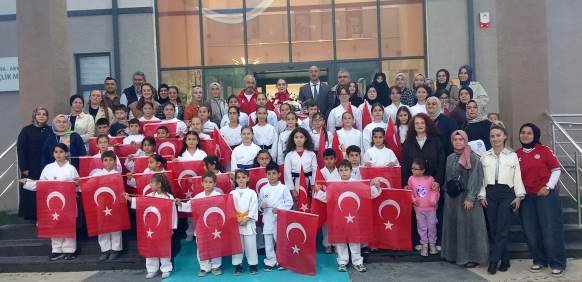 Dünya 3.sü Sare Kaya Akyazı’da kraliçeler gibi karşılandı 